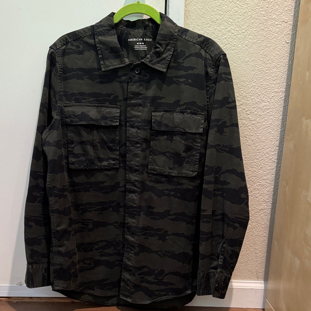 American Eagle Outfitters Men's Camouflage Shirt Jacket - Black